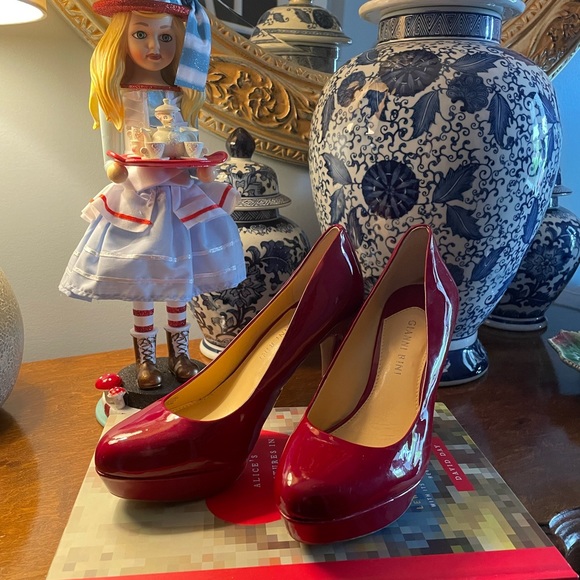 Gianni Bini 7 1/2 Royal Red Heels - Picture 2 of 8